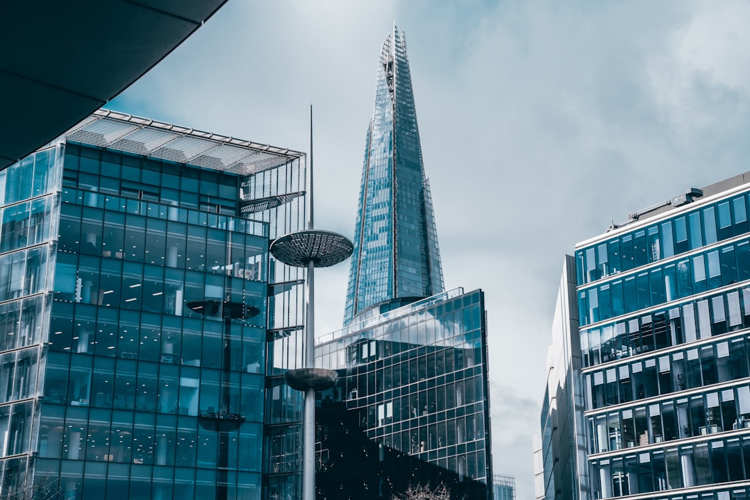 バイブコーディング最新ニュース2025年08月03日 (unsplash)